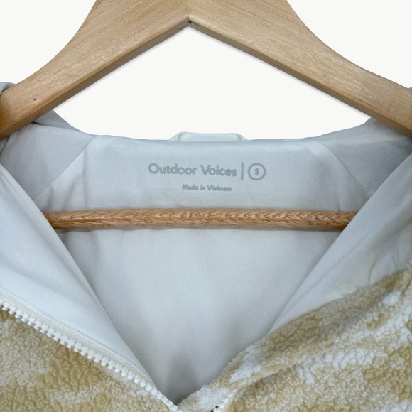 Outdoor Voices Camo PrimoFleece 1/4 Zip Hoodie | Small | White Cloud - Picture 3 of 11